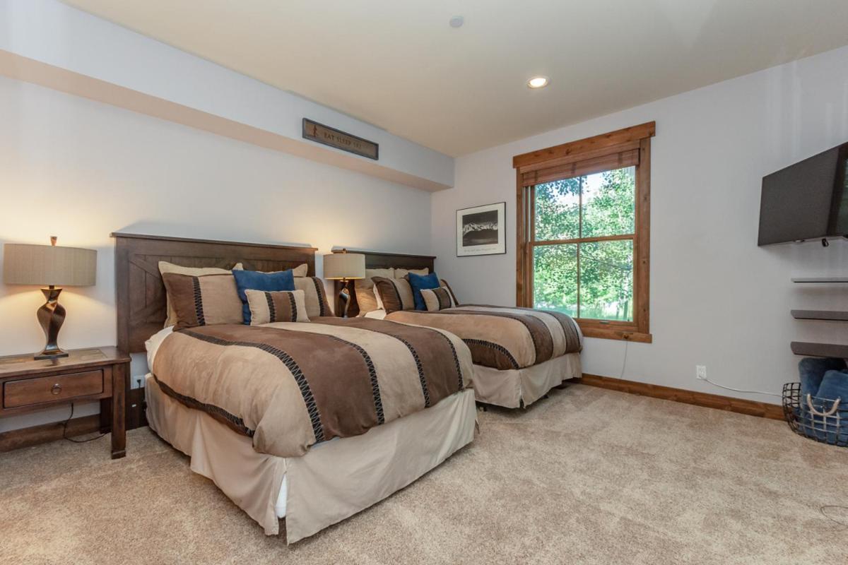 1132 Mammoth Lakes